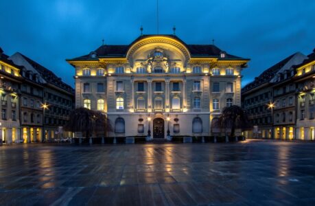 <strong>La Banque Nationale Suisse devrait maintenir ses taux inchangés, l&rsquo;inflation restant maîtrisée</strong>