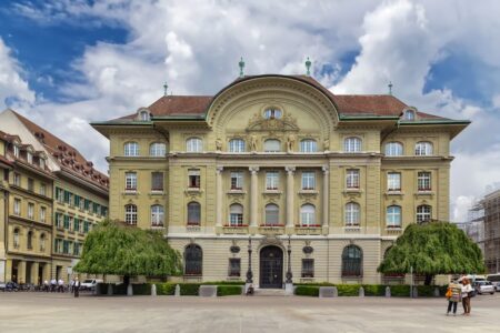 <strong>La Banque nationale suisse devrait réduire ses taux de 25 points de base dans un contexte économique difficile</strong>